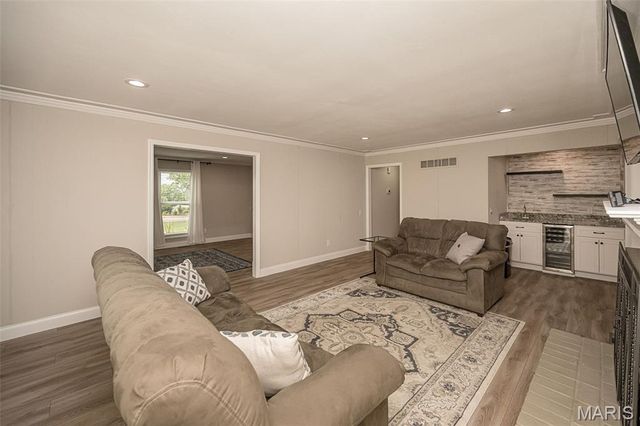 583 Princeway Court, Manchester, MO 63011