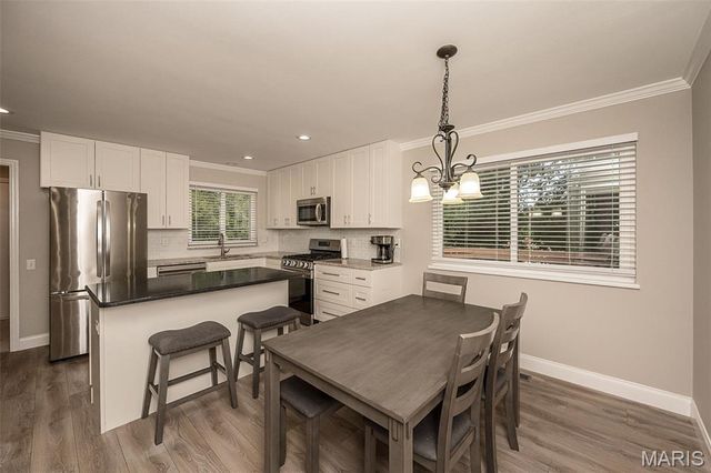 583 Princeway Court, Manchester, MO 63011