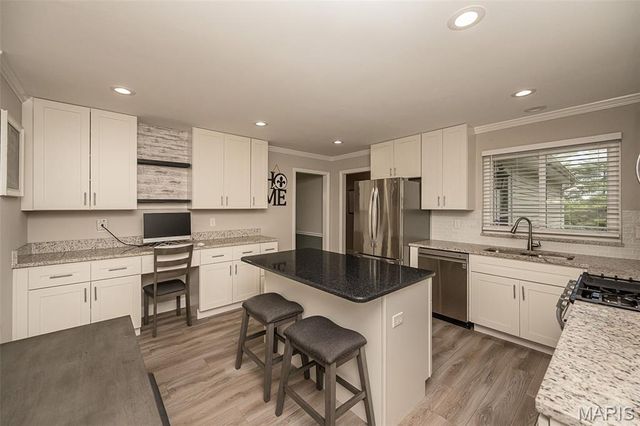 583 Princeway Court, Manchester, MO 63011