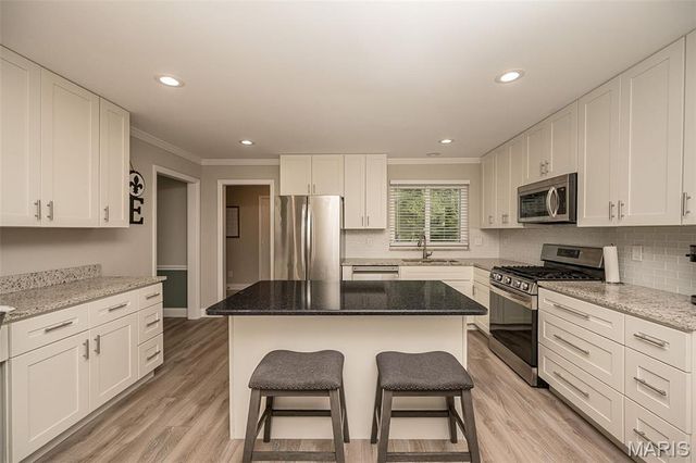 583 Princeway Court, Manchester, MO 63011