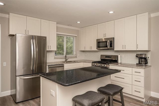 583 Princeway Court, Manchester, MO 63011