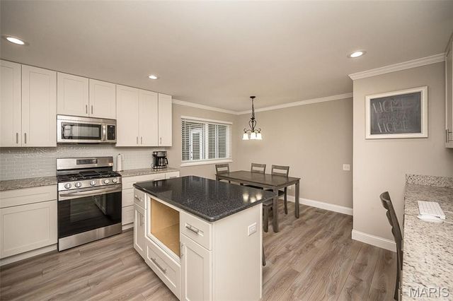 583 Princeway Court, Manchester, MO 63011