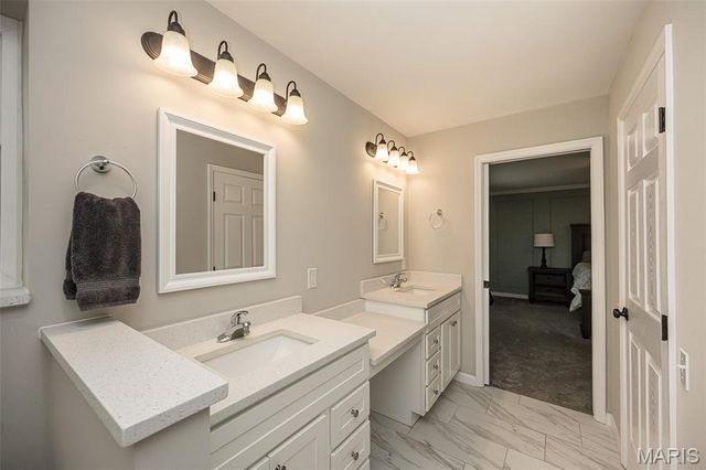 583 Princeway Court, Manchester, MO 63011