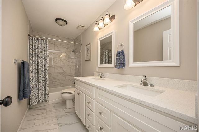 583 Princeway Court, Manchester, MO 63011