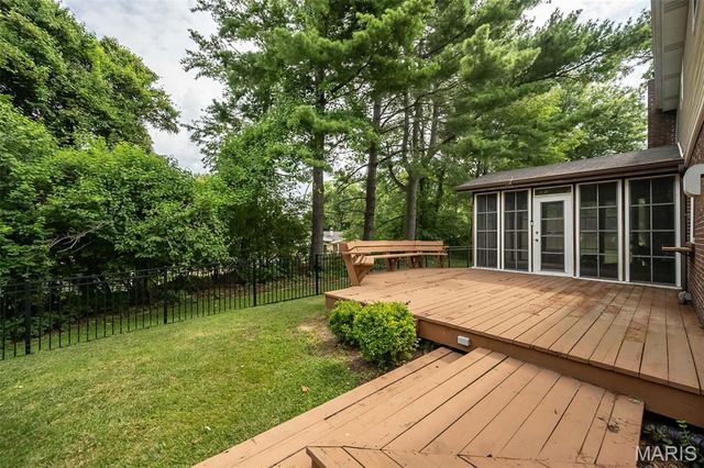 583 Princeway Court, Manchester, MO 63011