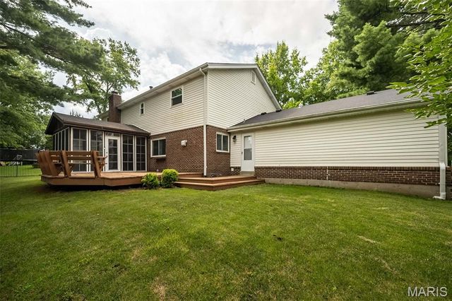 583 Princeway Court, Manchester, MO 63011