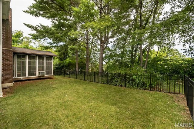 583 Princeway Court, Manchester, MO 63011