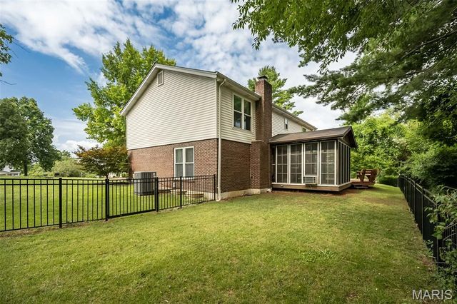 583 Princeway Court, Manchester, MO 63011
