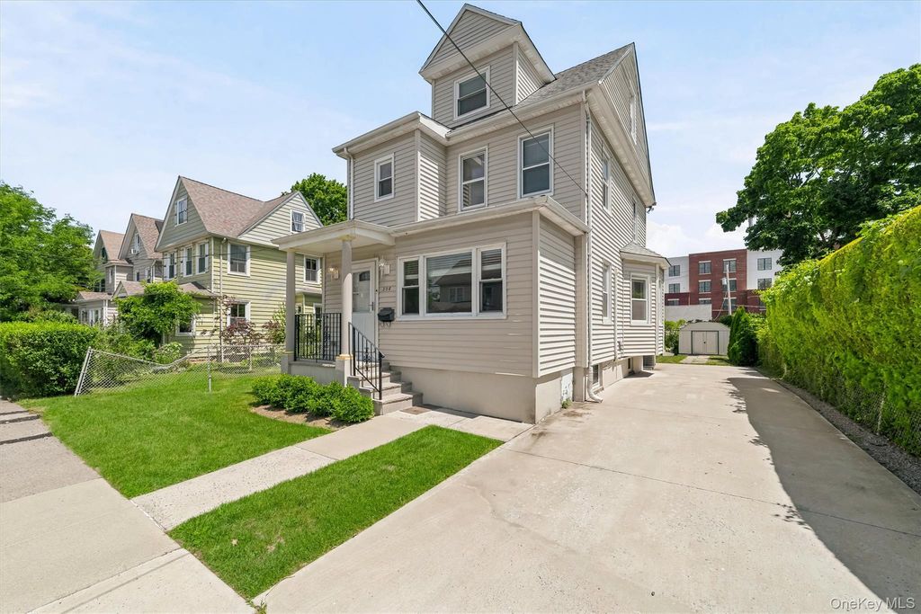 208 Third Avenue, Pelham, NY 10803 — photo 3