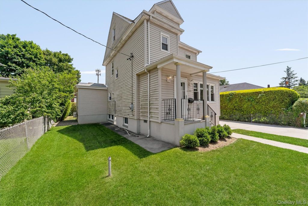 208 Third Avenue, Pelham, NY 10803 — photo 4