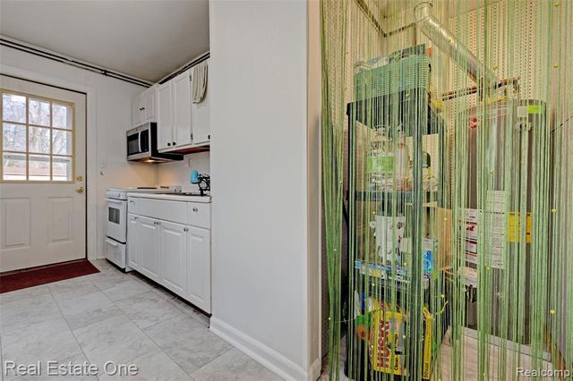 27732 Dartmouth Street, Madison Heights, MI 48071