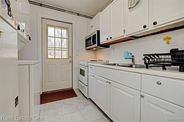 27732 Dartmouth Street, Madison Heights, MI 48071