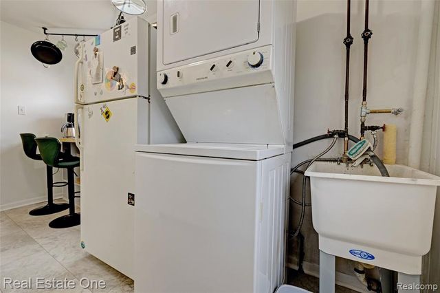 27732 Dartmouth Street, Madison Heights, MI 48071