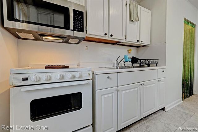 27732 Dartmouth Street, Madison Heights, MI 48071