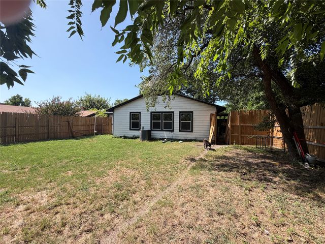 2028 E Jones Street, Sherman, TX 75090
