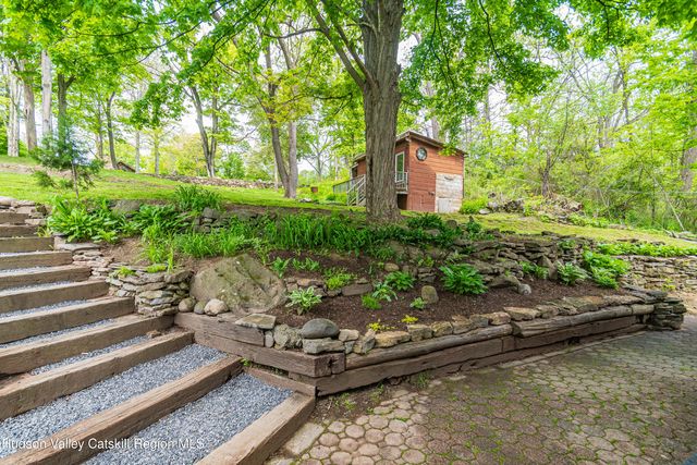 1625 New York 32, Saugerties, NY 12477