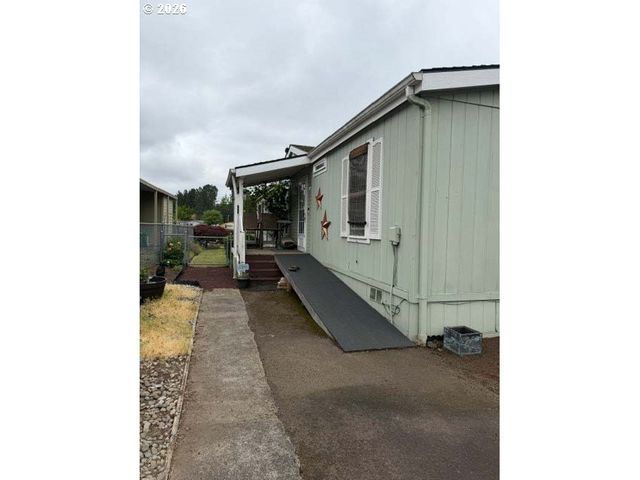 10400 Se COOK Ct 22, Milwaukie, OR 97222