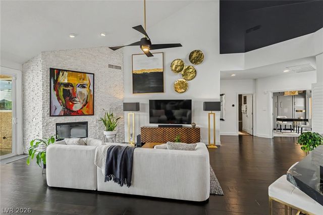 7949 Harbour Towne Avenue, Las Vegas, NV 89113