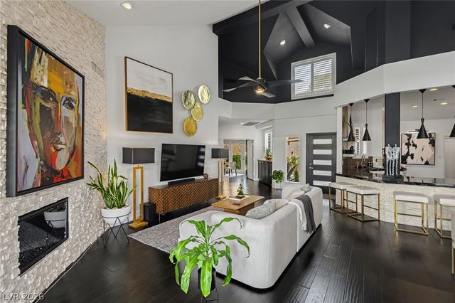 7949 Harbour Towne Avenue, Las Vegas, NV 89113