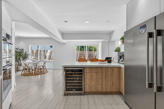 755 Curtiswood Dr, Key Biscayne, FL 33149