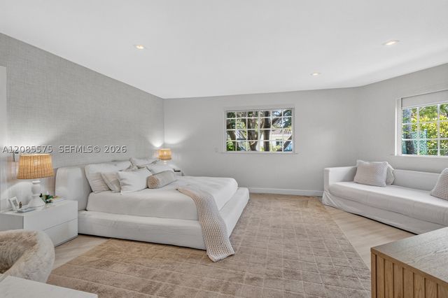 755 Curtiswood Dr, Key Biscayne, FL 33149