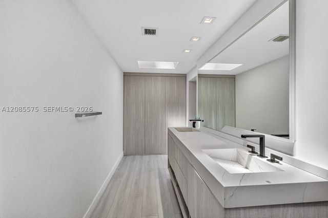 755 Curtiswood Dr, Key Biscayne, FL 33149