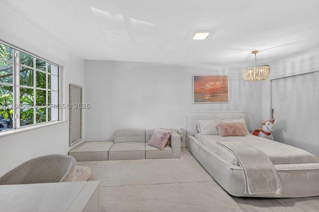 755 Curtiswood Dr, Key Biscayne, FL 33149