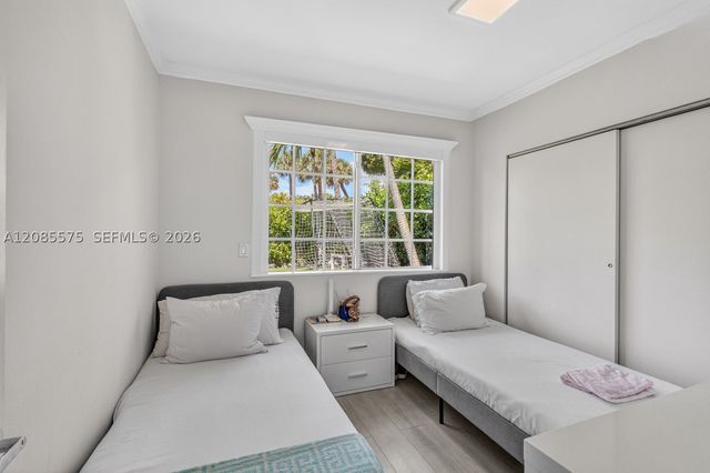 755 Curtiswood Dr, Key Biscayne, FL 33149