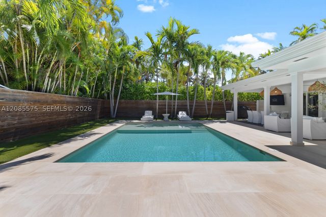 755 Curtiswood Dr, Key Biscayne, FL 33149