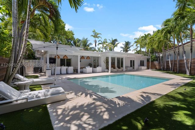 755 Curtiswood Dr, Key Biscayne, FL 33149