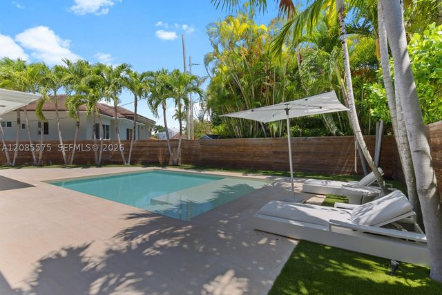 755 Curtiswood Dr, Key Biscayne, FL 33149
