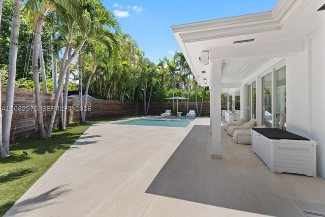 755 Curtiswood Dr, Key Biscayne, FL 33149