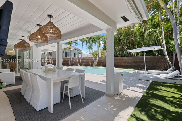755 Curtiswood Dr, Key Biscayne, FL 33149