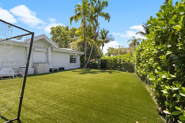 755 Curtiswood Dr, Key Biscayne, FL 33149
