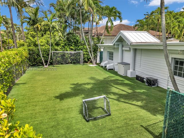 755 Curtiswood Dr, Key Biscayne, FL 33149