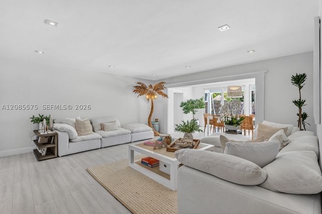 755 Curtiswood Dr, Key Biscayne, FL 33149