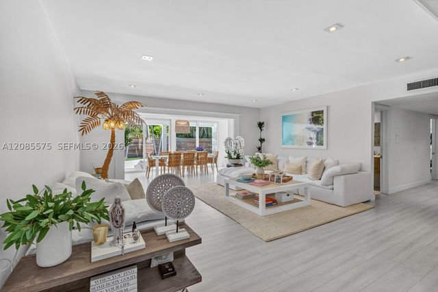 755 Curtiswood Dr, Key Biscayne, FL 33149