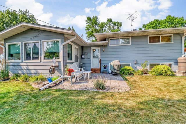 1411 23rd Avenue S, Moorhead, MN 56560