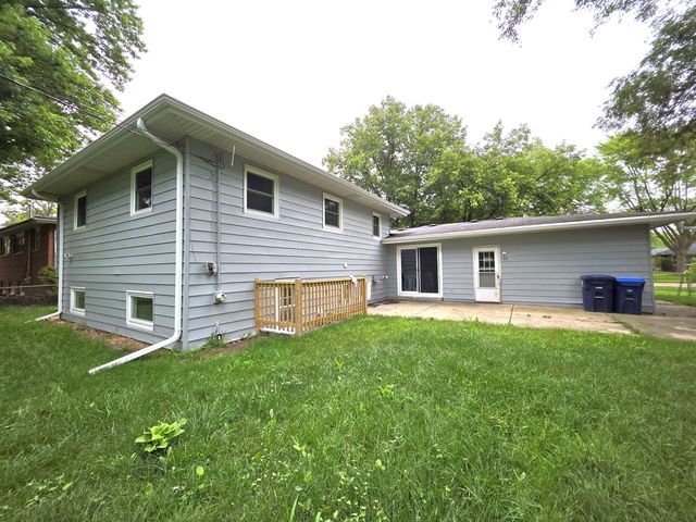 1337 Royal Drive, Montgomery, IL 60538