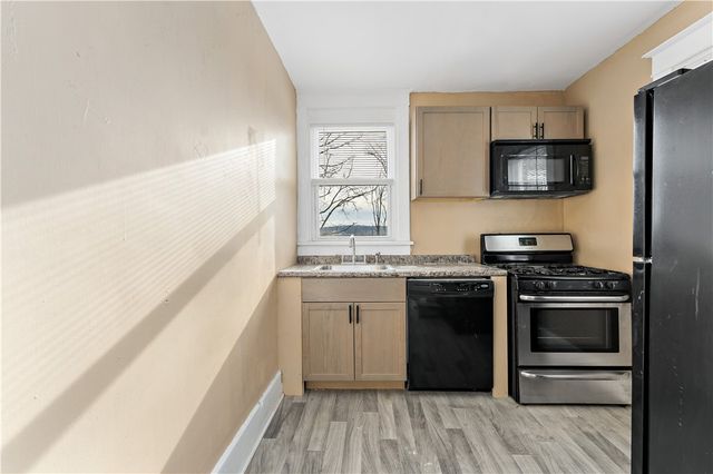 7138 Apple St, Lincoln Larimer, PA 15206