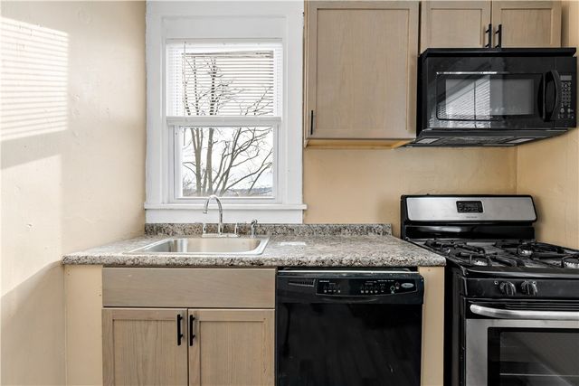 7138 Apple St, Lincoln Larimer, PA 15206