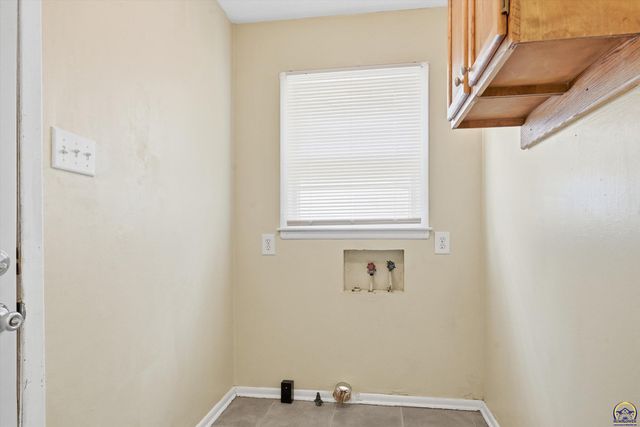 285 NE Sumner ST, Topeka, KS 66616