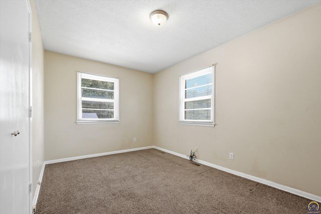285 NE Sumner ST, Topeka, KS 66616