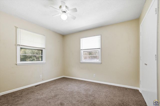 285 NE Sumner ST, Topeka, KS 66616