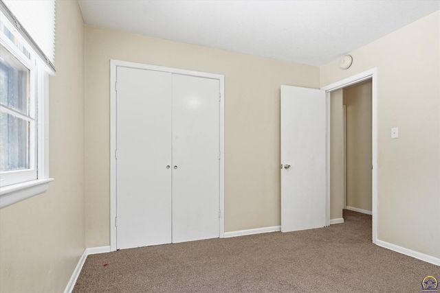 285 NE Sumner ST, Topeka, KS 66616