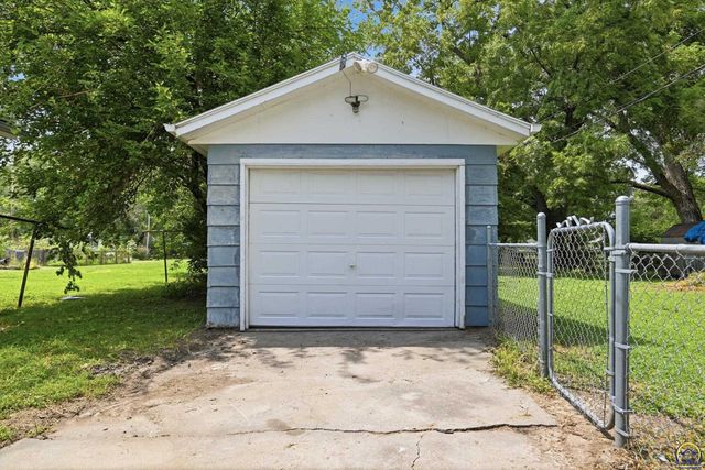 285 NE Sumner ST, Topeka, KS 66616