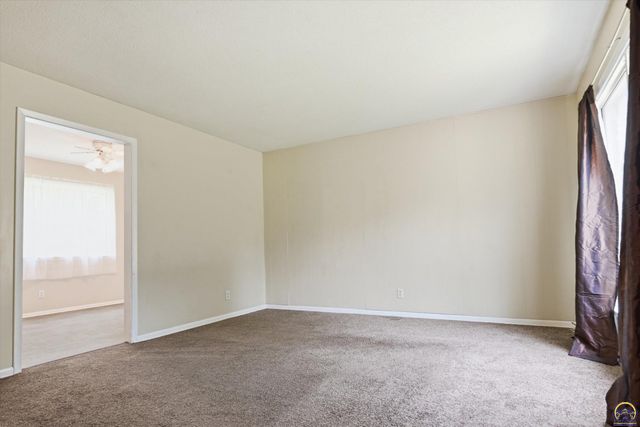 285 NE Sumner ST, Topeka, KS 66616