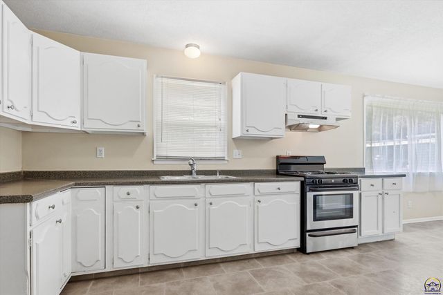 285 NE Sumner ST, Topeka, KS 66616