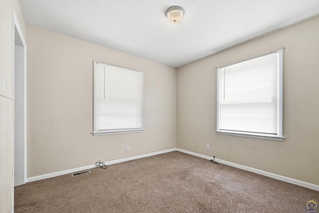285 NE Sumner ST, Topeka, KS 66616