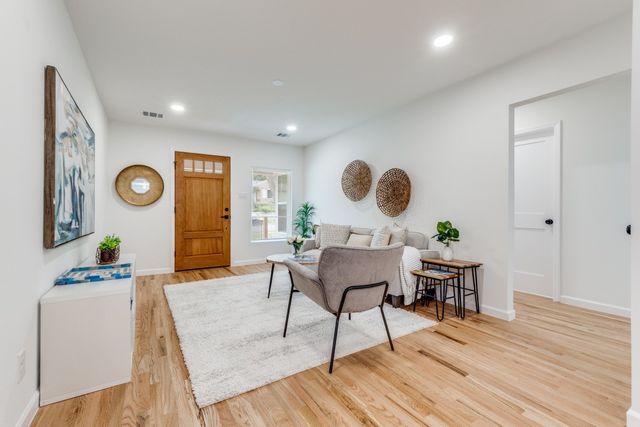 1431 Carson Street, Dallas, TX 75216